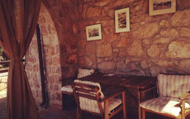 Niko's Stone Guest House