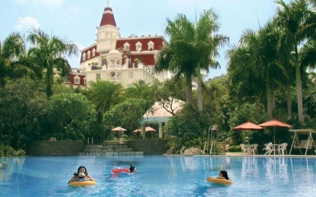 Clifford Golden Lake Hotel