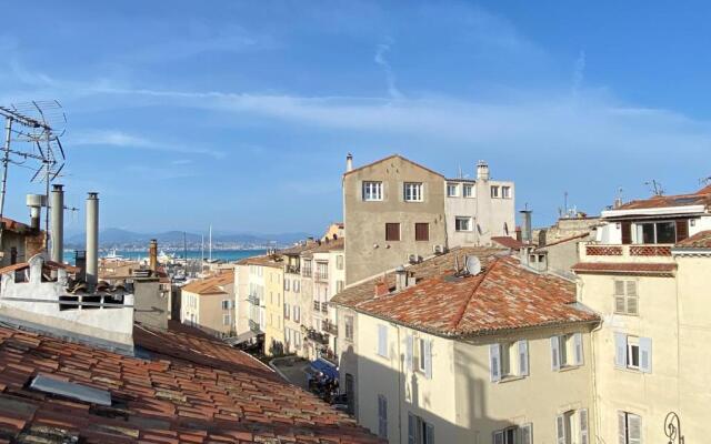 06M - Vieil Antibes beau duplex avec terrasse vue mer