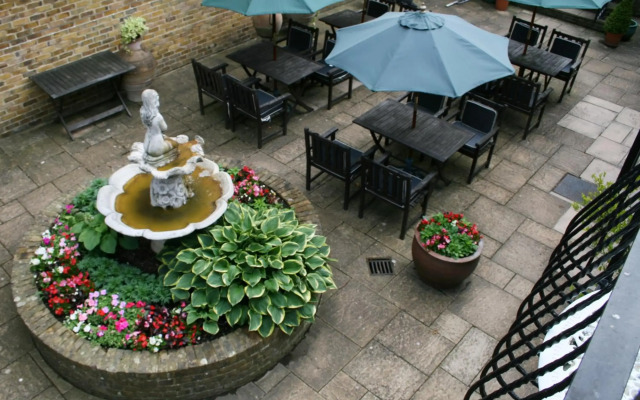 Cotswold Lodge Hotel