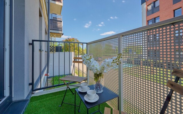 Opoczynska Apartment by Renters