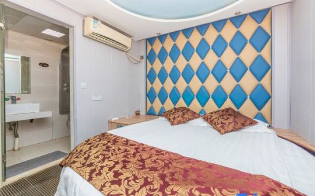 Hengji Hotel (Shanghai Hongkou Football Stadium Dongbaoxing Road Subway Station)