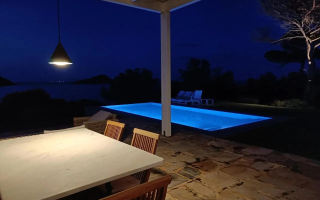 Summer Villa in Porto Rafti