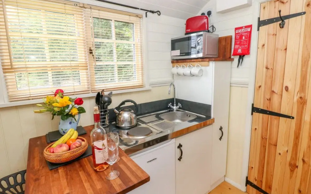 Shepherds Hut - The Crook