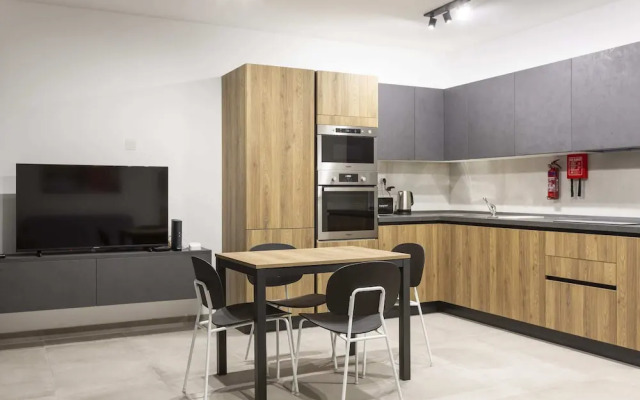Gzira Suite 13