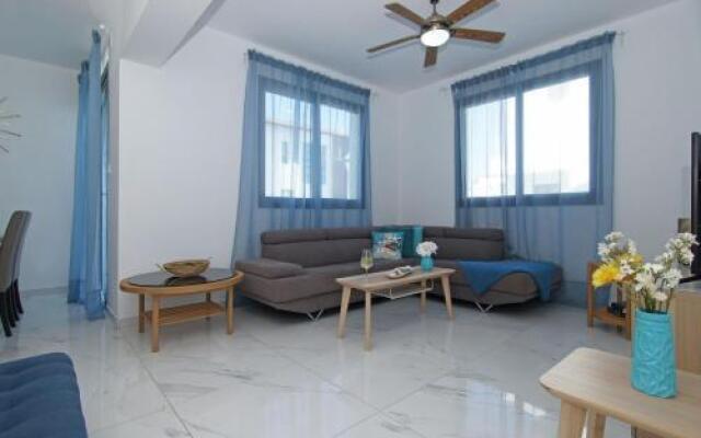 Holiday home 4 bedrooms 3 bathrooms - Paralimni