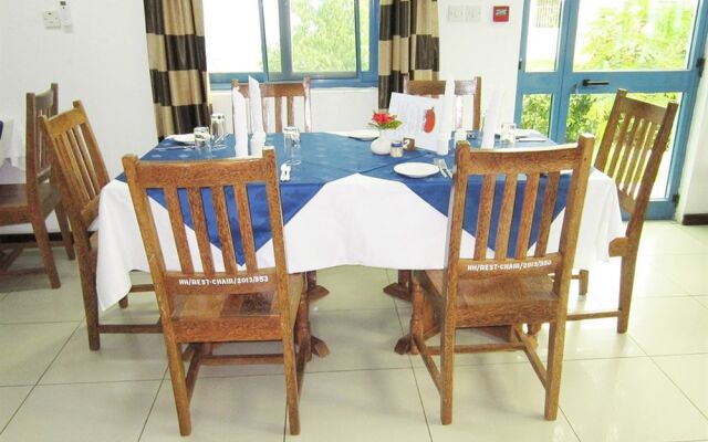 Hifadhi Hotel