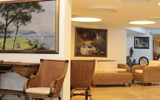 Nicholas Park Hotel