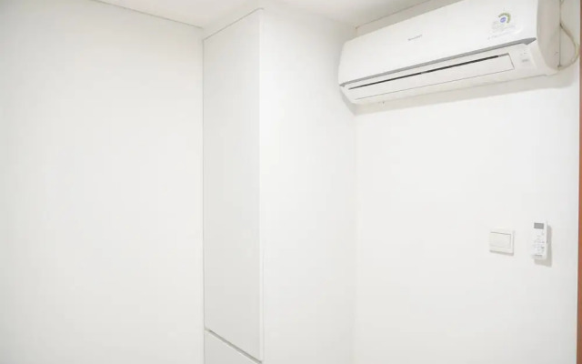 Modern And Homey 2Br At Mt Haryono Square Apartment