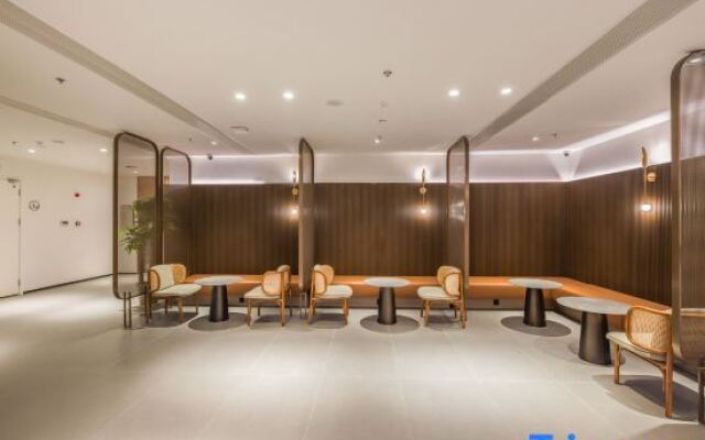 Starway Hotel (Ningbo Railway Station South Square)