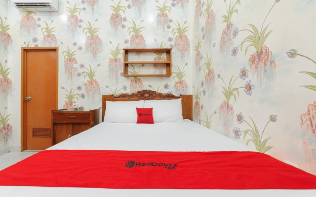 RedDoorz Plus near Mall Sunter – Guest Rooms – Jakarta