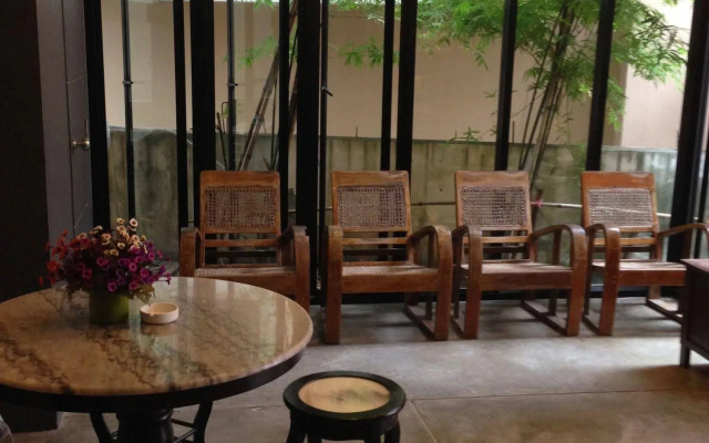 Arch Club Hotel