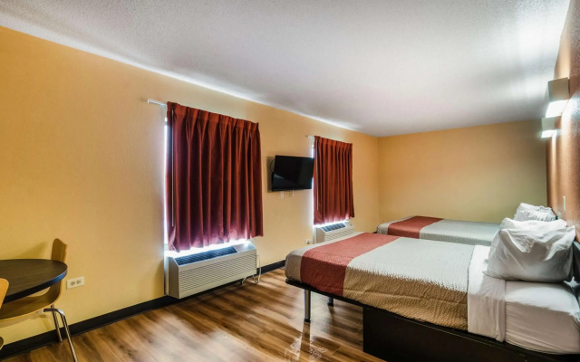 Motel 6 Libertyville, IL
