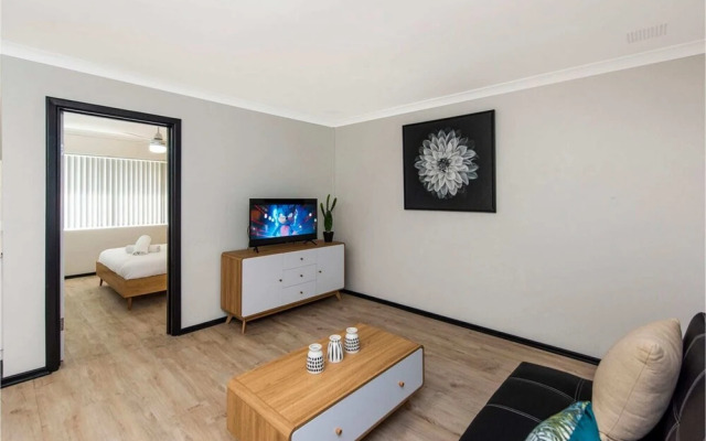 Peaceful South Perth Home near Perth Center