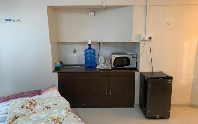 Kamil’s Studio Apartment