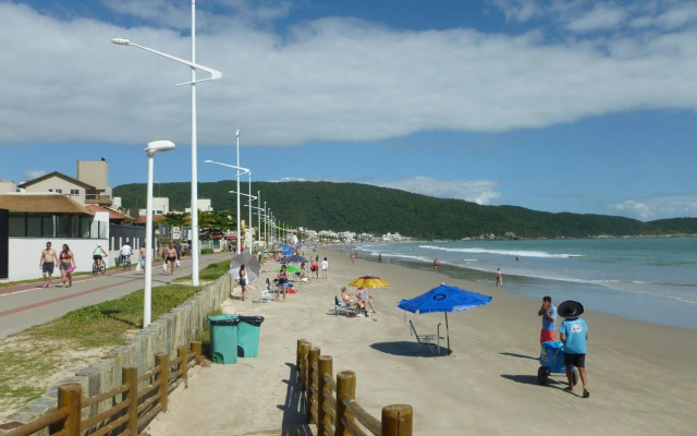 Apartamentos Bombinhas - 140 metros da Praia