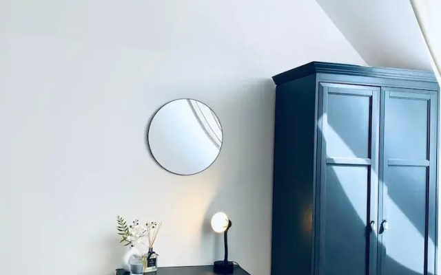 Comfy 3BR Apt With Living Room Balcony