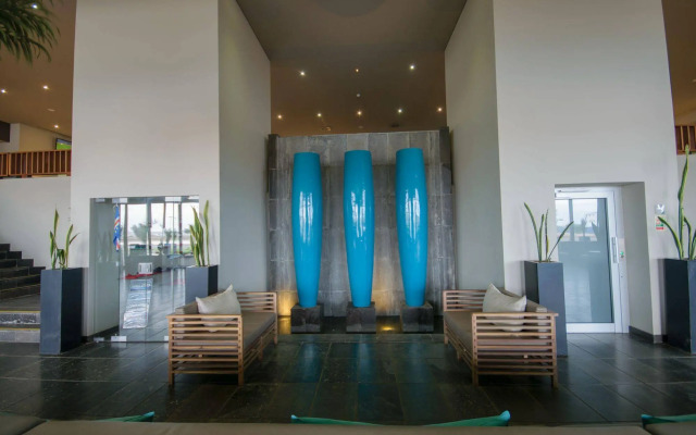Hotel Oasis Salinas Sea
