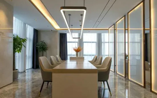 Lavande Hotel (Yichang Zhongnan Road Xinhua Square)