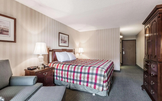 Howard Johnson Plaza by Wyndham Yakima