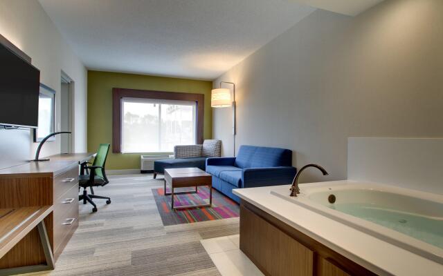 Holiday Inn Express & Suites Aurora - Naperville by IHG