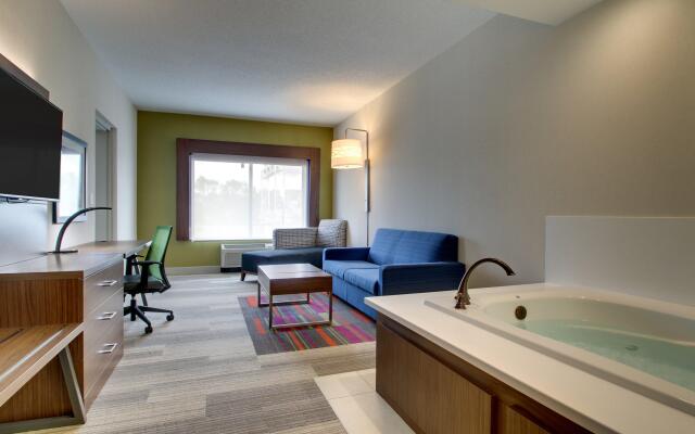 Holiday Inn Express & Suites Aurora - Naperville, an IHG Hotel