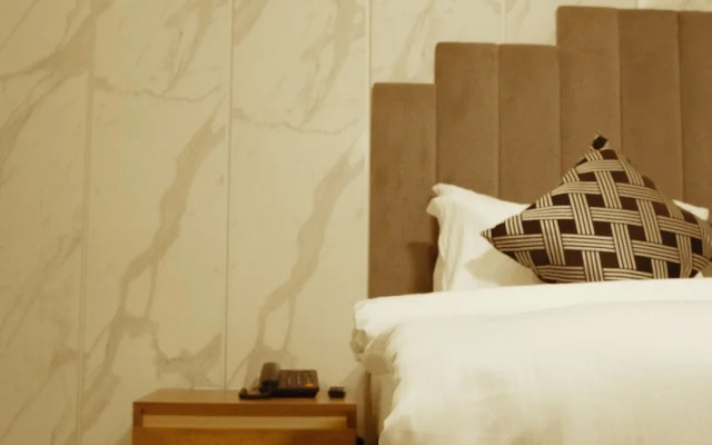 Adeloo Suites