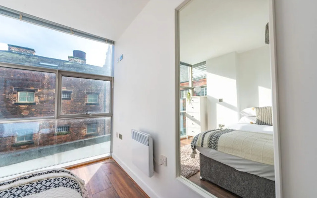 Free Parking, Balcony, Modern, 2 Bed, Citycentre