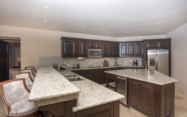 Condo DRC310 by Diamante