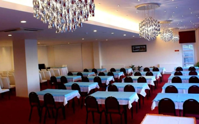 Amazon Aretias Hotel