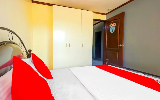 OYO 794 Regatta Residences