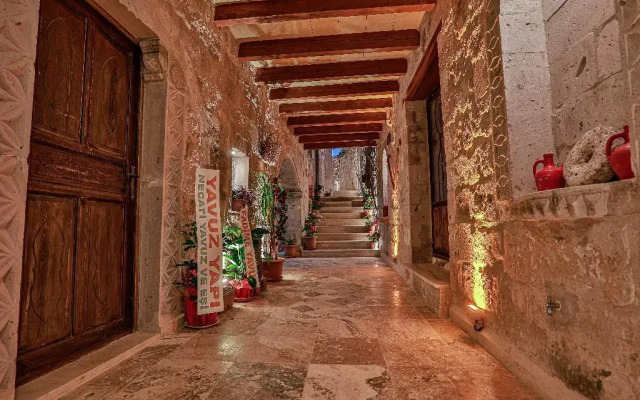 Sah Saray Cave Suites Halal Hotel