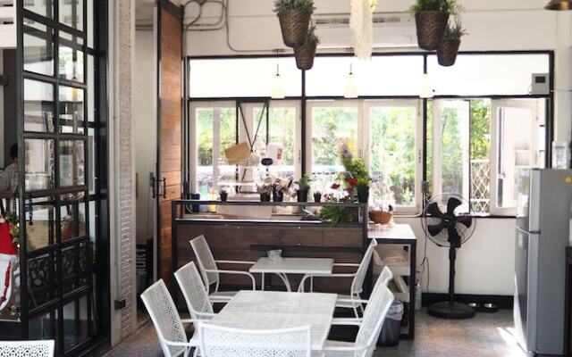 Sherloft Home and Hostel Private Room