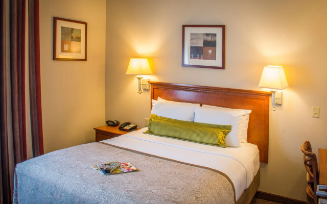 Candlewood Suites Airport by IHG
