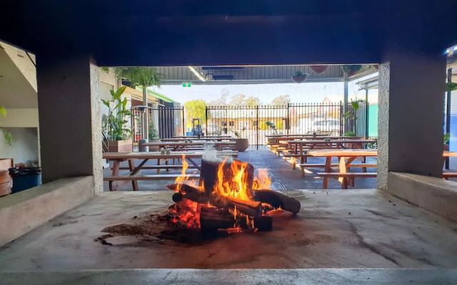 The Australian Hotel St George