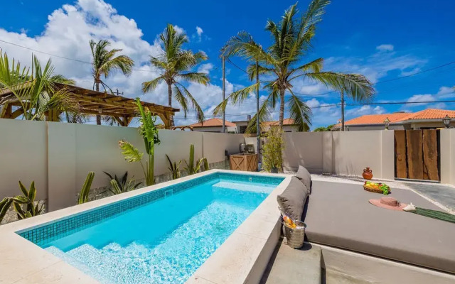 Newly Renovated Amazing Location Private Pool