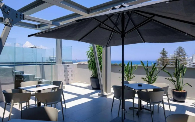 Mercure Larnaca Finikoudes Beach