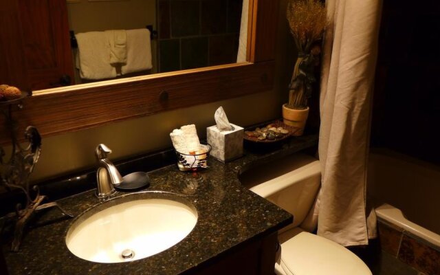 Wildwood Lodge by Peak to Green Accommodations