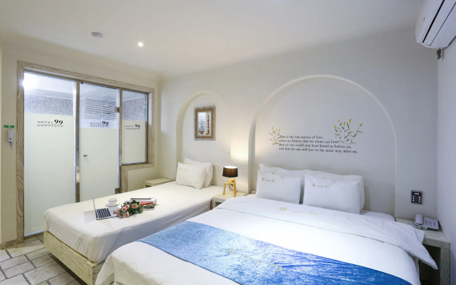 Hotel 99