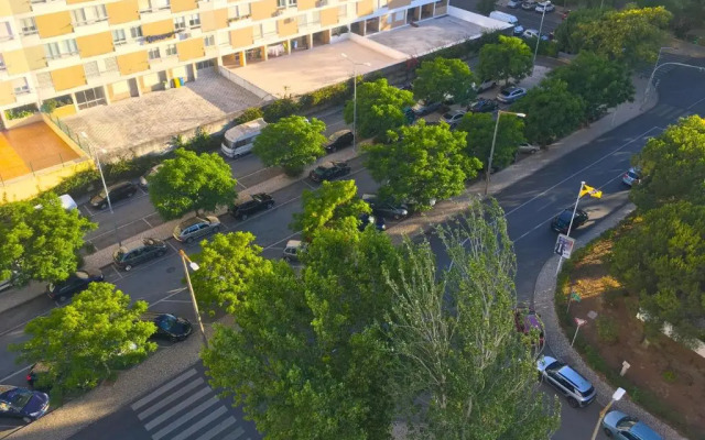 Lisbon Sky View 3BR Home + Near Airport + Free Parking