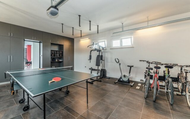 Stunning Home in Vrsi Mulo With Wifi and 4 Bedrooms