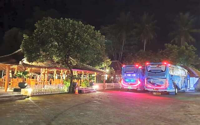 The Nalaya Hotel & Resto