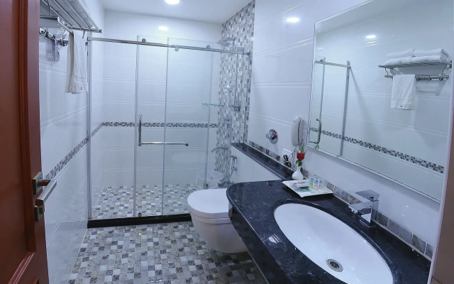 Metro Grand Hotel