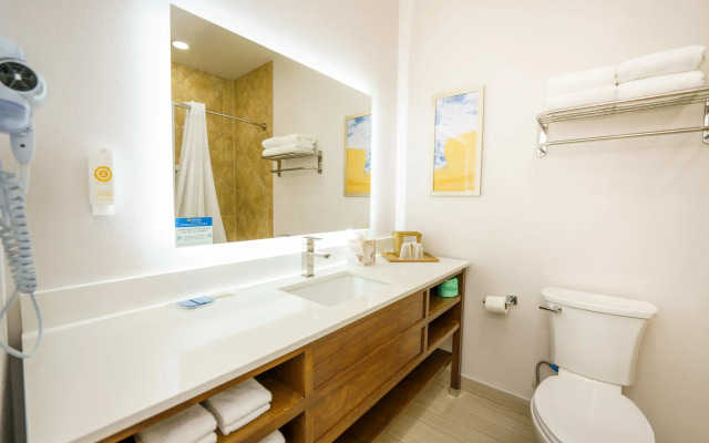 Comfort Suites University Drive