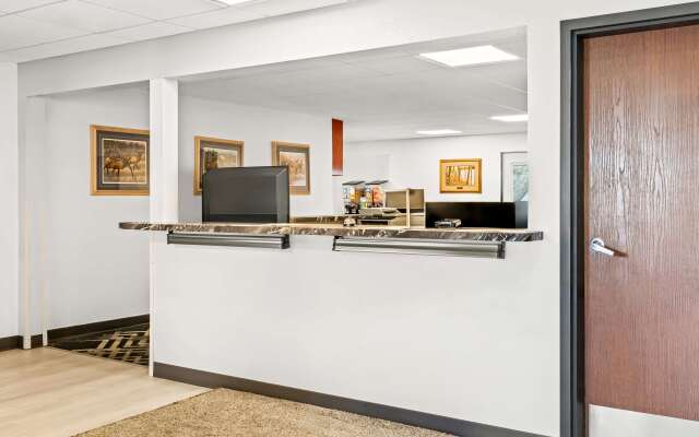 Americas Best Value Inn Tahquamenon Country