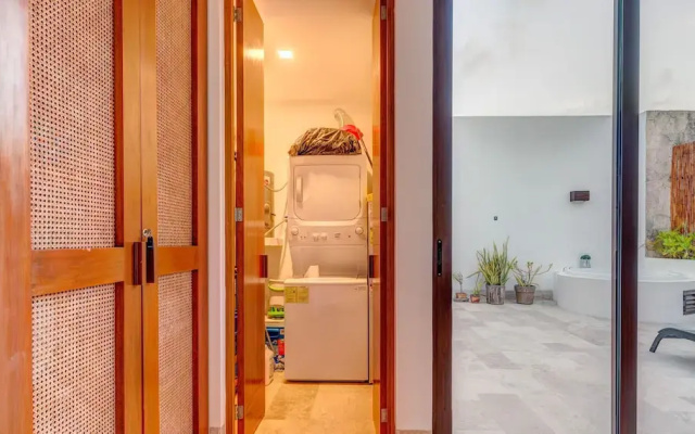Private Rooftop 1BR Condo with Stunning Common Areas by Stella Rentals