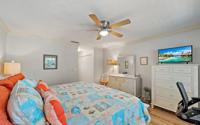 Sunset Sanctuary 2 Bedroom Condo by RedAwning