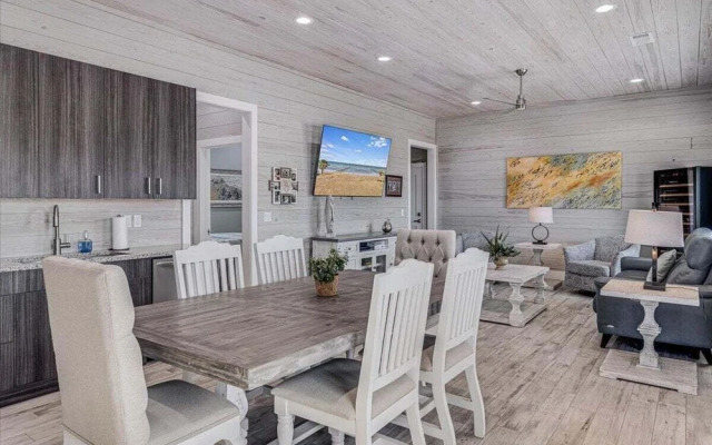 Tranquil Waters 8 Bedroom Home