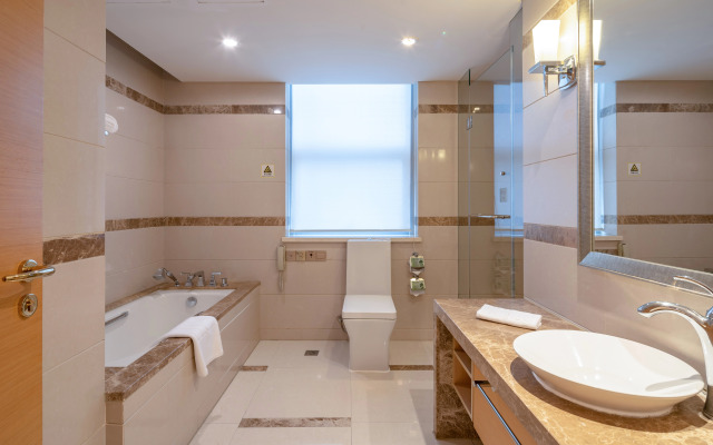 Regal Plaza Hotel & Residence Waigaoqiao