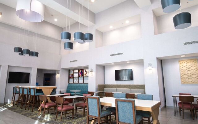 Hampton Inn & Suites Dallas/Lewisville-Vista Ridge Mall, TX